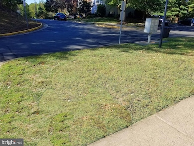 5708 Mason Bluff Dr, Burke, VA 22015 - photo 6