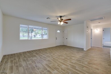 1009-West-Howe-Street-15
