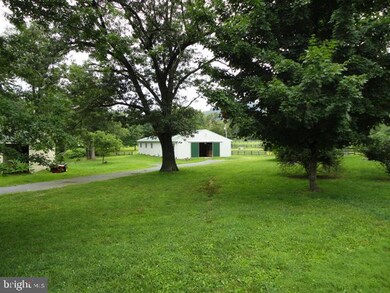 19871 Foggy Bottom Rd, Bluemont, VA 20135 - photo 4