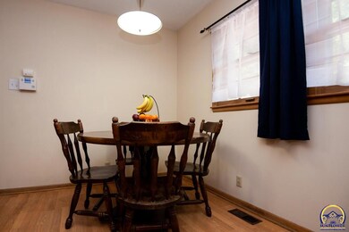 3028 SW Arnold Ave, Topeka, KS 66614 - photo 4