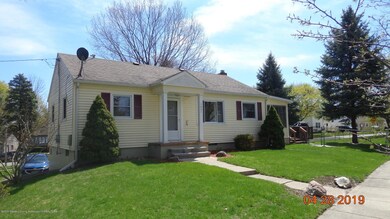 1431 Pettis St, Lansing, MI 48910 - photo 2