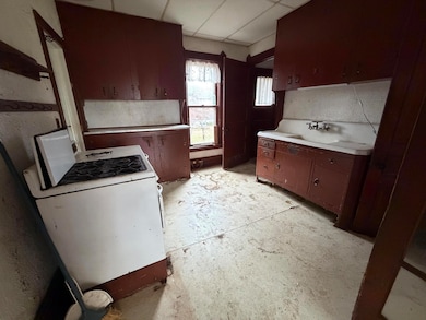 102 Pine St, Paw Paw, MI 49079 - photo 2