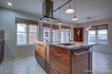 Granite Island w/Prep Sink & Cooktop