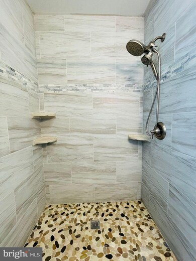 2911 Michigan Ave, Halethorpe, MD 21227 - photo 7