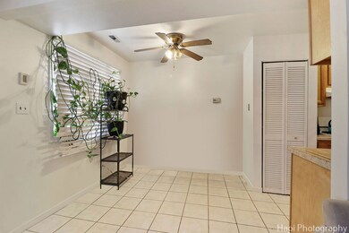 2572 Berkshire Ct unit 2, Waukegan, IL 60087 - photo 6