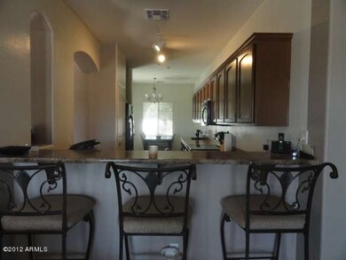 Kitchen & Breakfast Bar