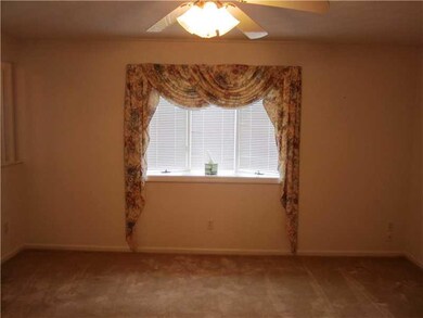 Living Room. Bay window in living room