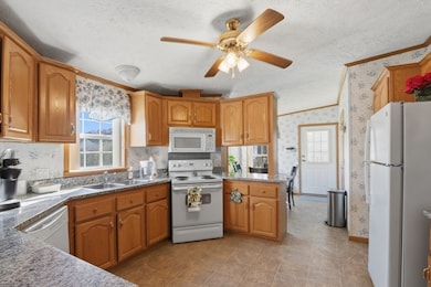 9 Blackbird St, Tiverton, MA 02787 - photo 4