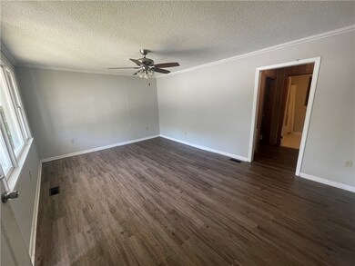 100 S Laurel St, Walhalla, SC 29691 - photo 5