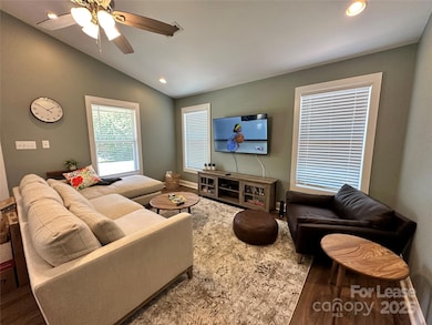 528 S Shamrock Ave, Landrum, SC 29356 - photo 3