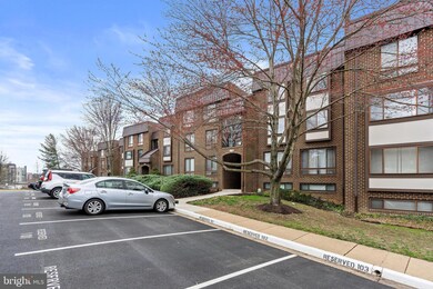 118 Roberts Ln unit 400, Alexandria, VA 22314 - photo 3
