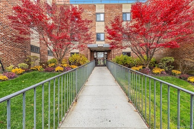 Westgate Park Condominium unit 114, Yonkers, NY 10703 - photo 2