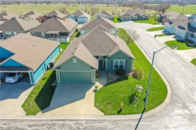527 Galaxy Ln, Raymore, MO 64083 - photo 6