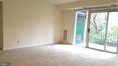 3890 Lyndhurst Dr unit 202, Fairfax, VA 22031 - photo 3