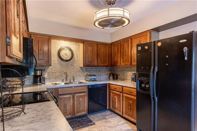 3708 Skyline Dr, Des Moines, IA 50310 - photo 5