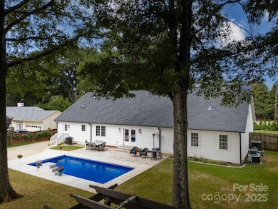 1121 S Wendover Rd, Charlotte, NC 28211 - photo 3