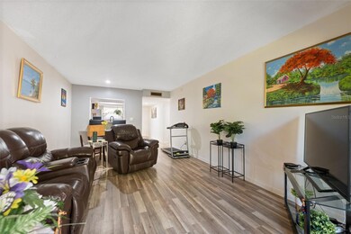 6308 Newtown Cir unit 8B2, Tampa, FL 33615 - photo 4