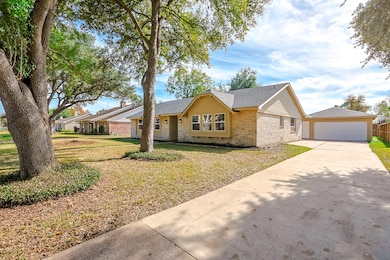 3215 Springhill Dr, Missouri City, TX 77459 - photo 2