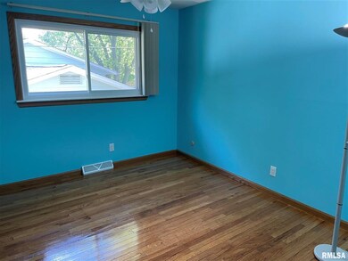 5105 Warren St, Davenport, IA 52806 - photo 2