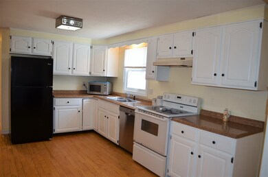 128 Evergreen Cir, Henniker, NH 03242 - photo 4