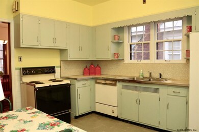 262 Whitehall Rd, Albany, NY 12209 - photo 4