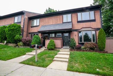 30 Hemlock Ct unit 139, Staten Island, NY 10309 - photo 2