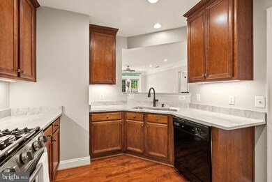Saintbury Plaza Condominium unit 303, Fairfax, VA 22031 - photo 6