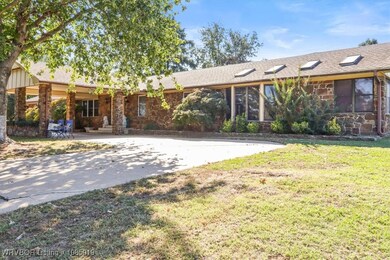 1804 E Hollow Oak Rd, Stigler, OK 74462 - photo 5