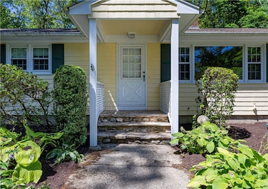 39 Blueberry Ln, North Scituate, RI 02857 - photo 2