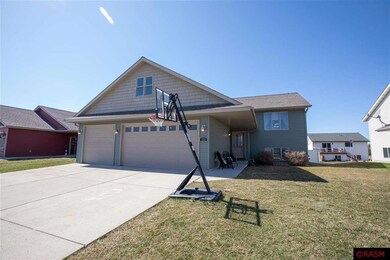 120 Timberwolf Ct, Mankato, MN 56001 - photo 2