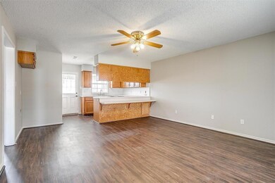 5005 Green Tree Ln unit B, Joshua, TX 76058 - photo 6