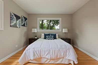 586 E Park Ave, Elmhurst, IL 60126 - photo 2