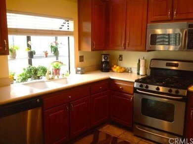 Upgraded kitchen with stainless appliances & coria