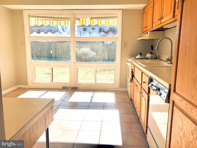 4208 Bel Pre Rd, Rockville, MD 20853 - photo 5