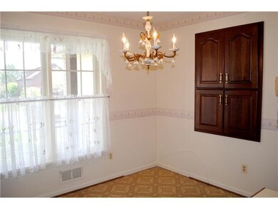Kitchen Eat-in area