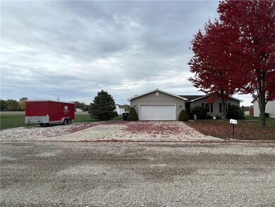 9826 N Country Dr, Effingham, IL 62401 - photo 2