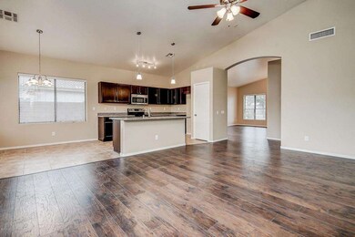 108-LivingRoom_Overview_2