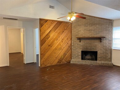212 Quaker Dr unit A3, Friendswood, TX 77546 - photo 2