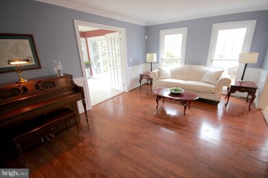 6184 Snowhill Ct, Centreville, VA 20120 - photo 7
