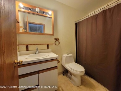 3928 Hunters Ridge Dr unit 4, Lansing, MI 48911 - photo 6
