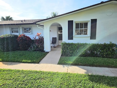 2920 Crosley Dr E unit B, West Palm Beach, FL 33415 - photo 2