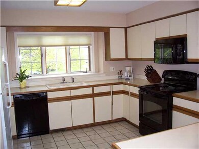 Kitchen LARGE EAT IN KITCHEN WITH BREAKFAST BAR