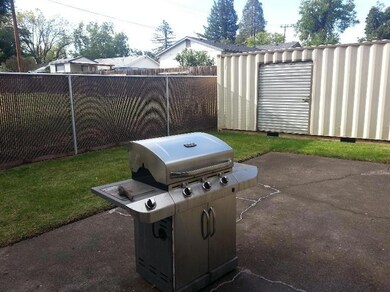 461 N 5th St, Central Point, OR 97502 - photo 3