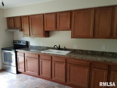 5515 Hillandale Rd, Davenport, IA 52806 - photo 3