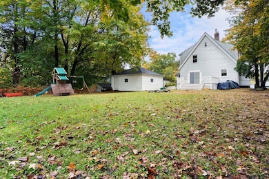 589 Sunderland Rd, Worcester, MA 01604 - photo 5