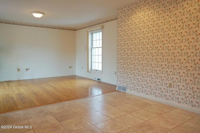 18 Guilder Ln, Glenmont, NY 12077 - photo 7