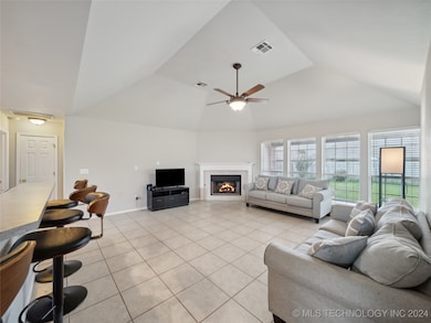 Spacious living room