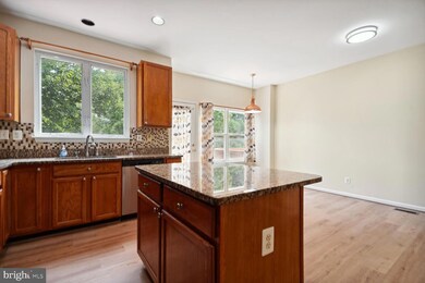 2511 Woodrow Wilson Dr, Herndon, VA 20171 - photo 5