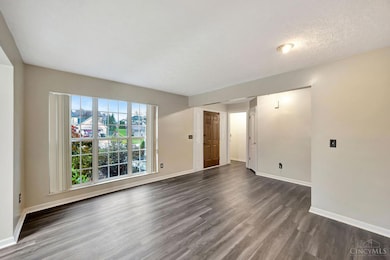 9160 Cobblechase Ct, Cincinnati, OH 45251 - photo 7