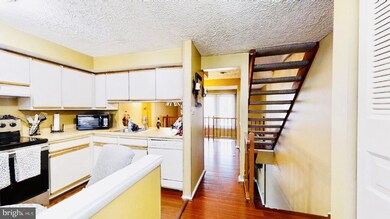 9266 Redbridge Ct, Laurel, MD 20723 - photo 3